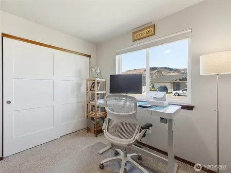 159 George Loop Rock Island WA 98850