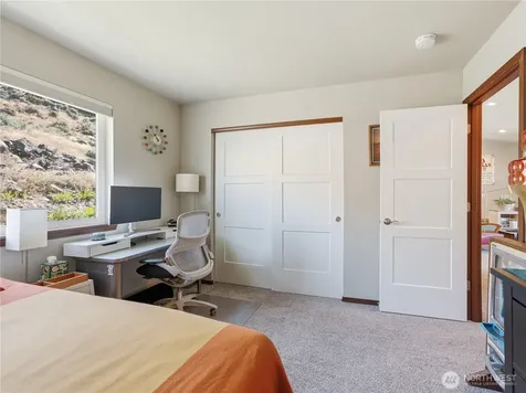 159 George Loop Rock Island WA 98850