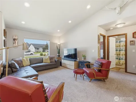 159 George Loop Rock Island WA 98850