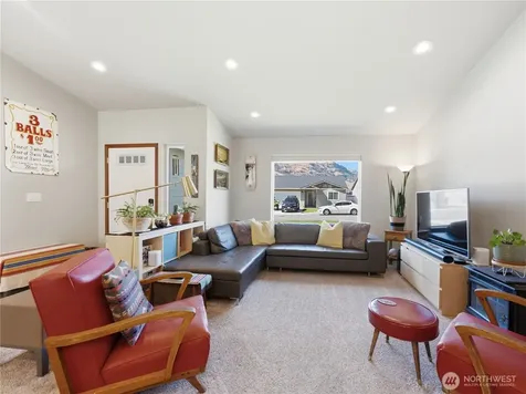 159 George Loop Rock Island WA 98850