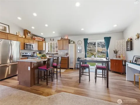 159 George Loop Rock Island WA 98850