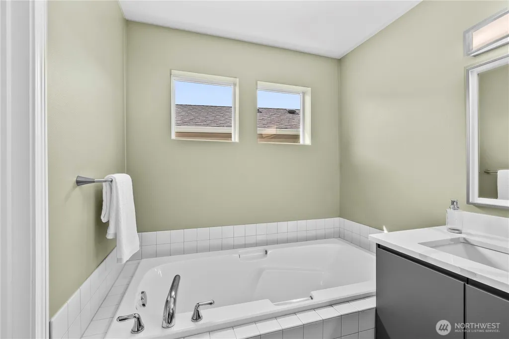 6016 Elizabeth Avenue SE Auburn WA 98092