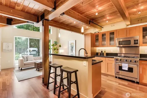 530 Broadway E Seattle WA 98012