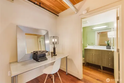 530 Broadway E Seattle WA 98012