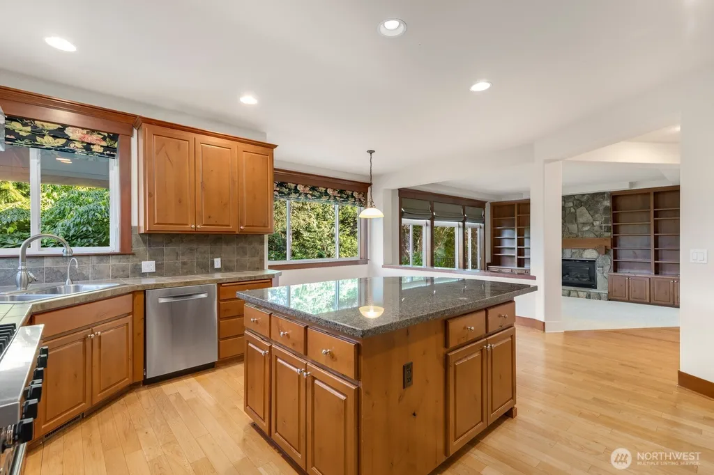 23431 NE 10th Place Sammamish WA 98074