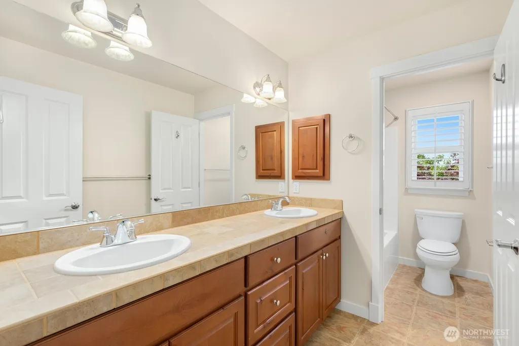 23431 NE 10th Place Sammamish WA 98074