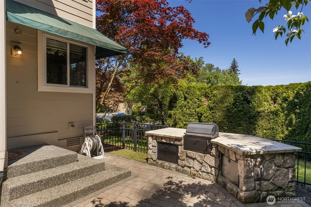 23431 NE 10th Place Sammamish WA 98074