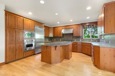 23431 NE 10th Place Sammamish WA 98074