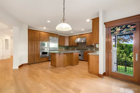 23431 NE 10th Place Sammamish WA 98074