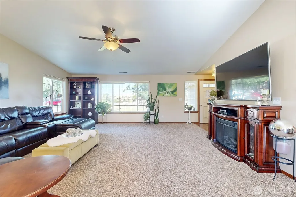 107 S Hill Street Weston OR 97886