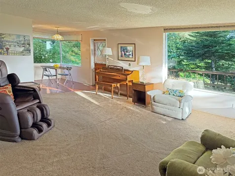 4329 86th Avenue SE Mercer Island WA 98040