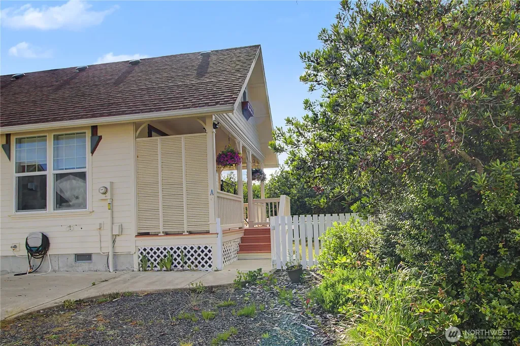 493 Ocean Spray St SW Ocean Shores WA 98569