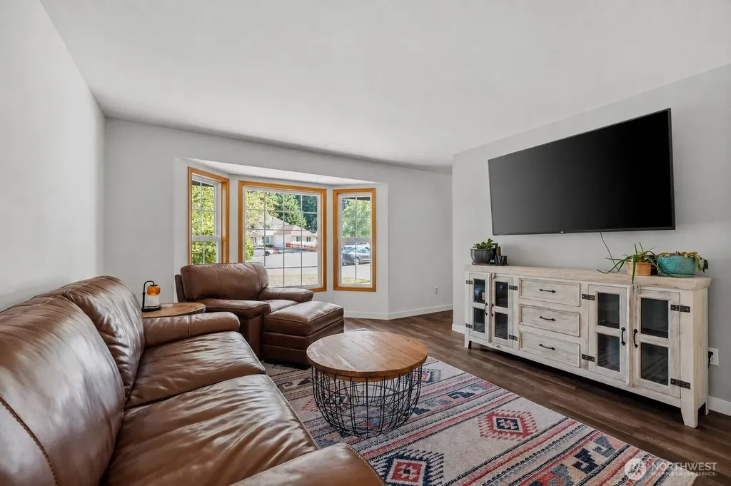1273 NE Riksen Way Oak Harbor WA 98277