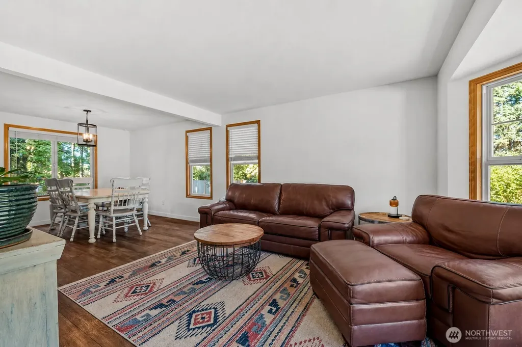 1273 NE Riksen Way Oak Harbor WA 98277