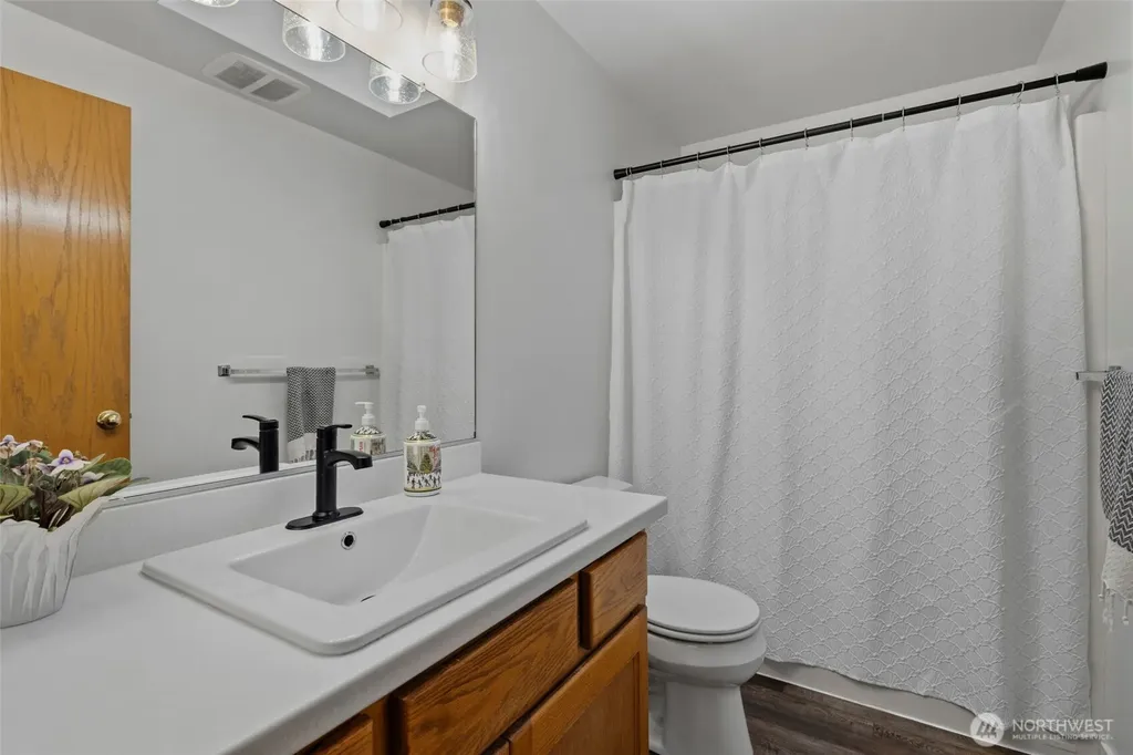 1273 NE Riksen Way Oak Harbor WA 98277