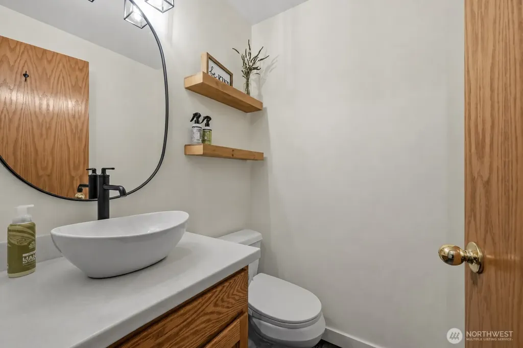 1273 NE Riksen Way Oak Harbor WA 98277