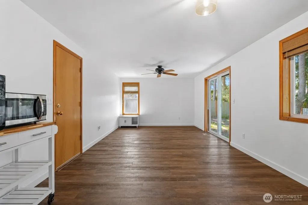 1273 NE Riksen Way Oak Harbor WA 98277