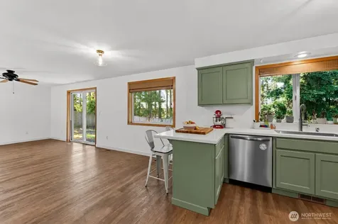 1273 NE Riksen Way Oak Harbor WA 98277