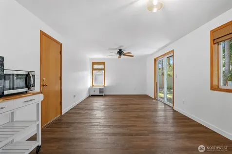 1273 NE Riksen Way Oak Harbor WA 98277