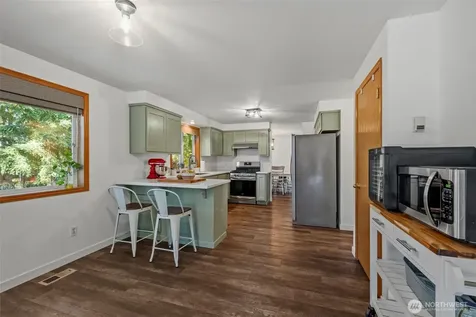 1273 NE Riksen Way Oak Harbor WA 98277