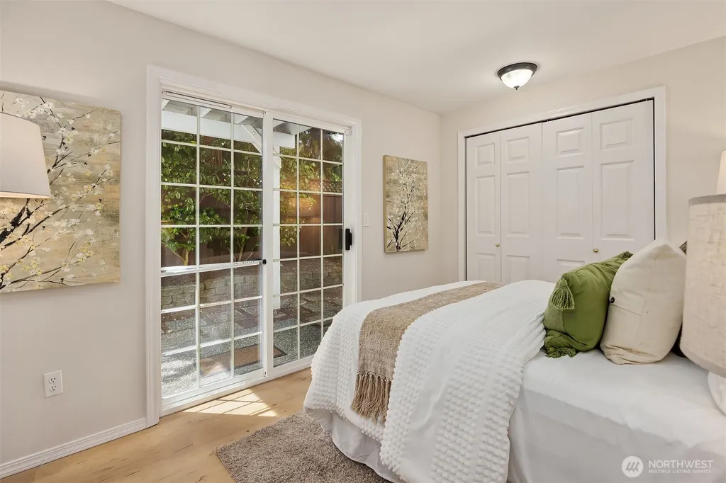 8347 9th Avenue NW Seattle WA 98117