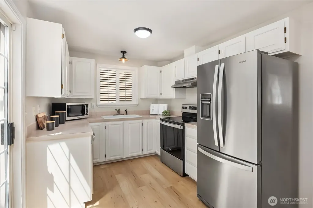 8347 9th Avenue NW Seattle WA 98117