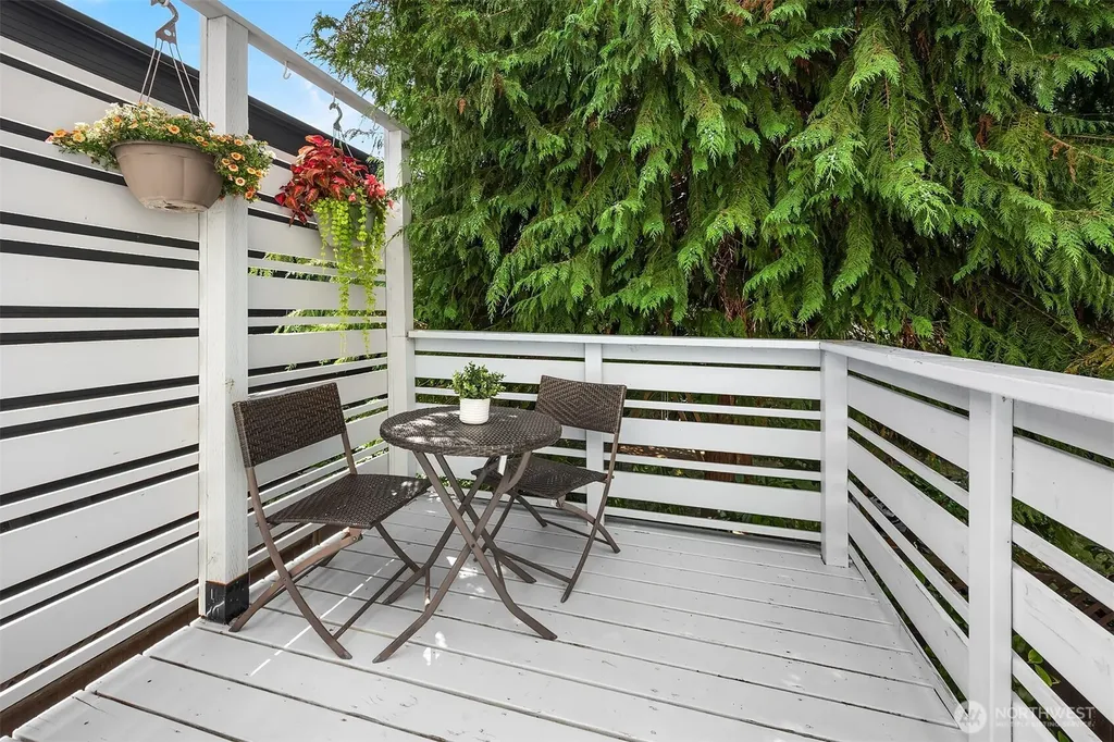 8347 9th Avenue NW Seattle WA 98117