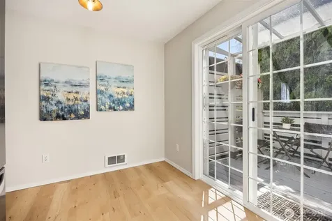 8347 9th Avenue NW Seattle WA 98117
