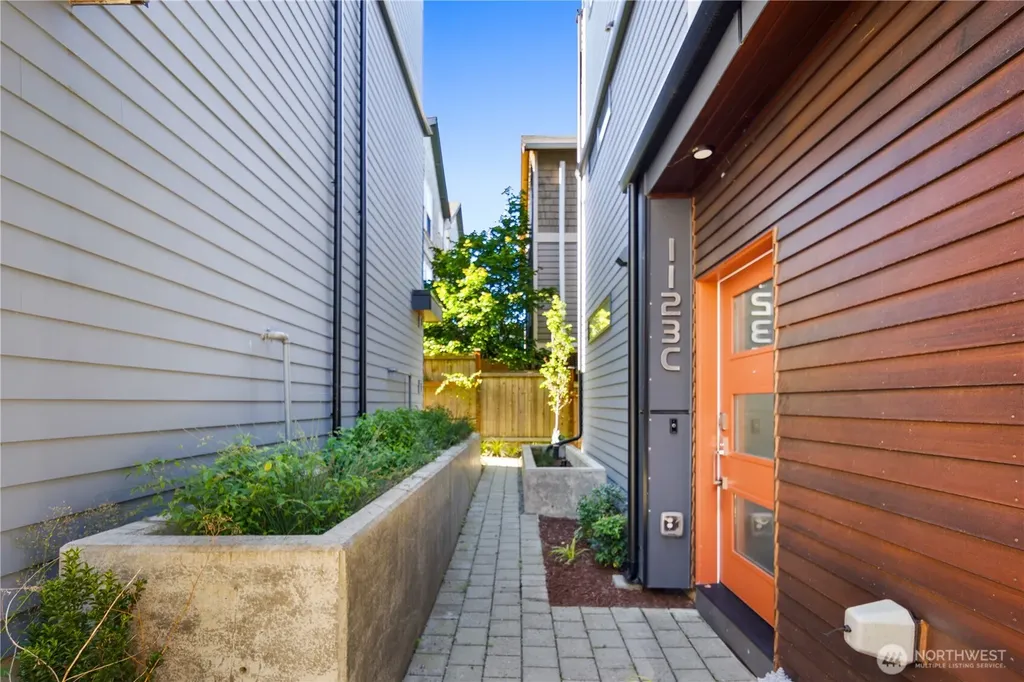 1123 18th Avenue Seattle WA 98122