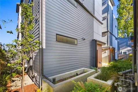 1123 18th Avenue Seattle WA 98122