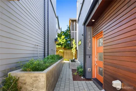 1123 18th Avenue Seattle WA 98122