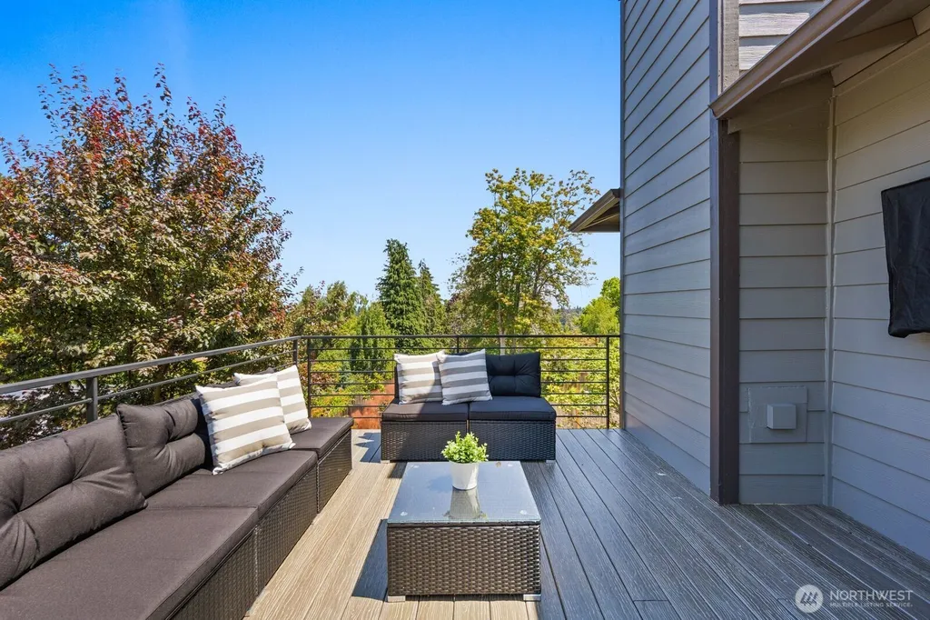 1520 NE 89th Street Seattle WA 98115