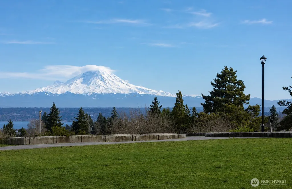 1520 NE 89th Street Seattle WA 98115