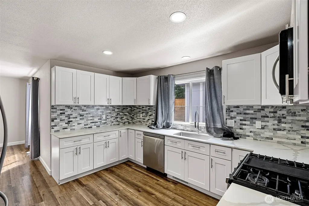 1424 West Avenue Port Orchard WA 98366