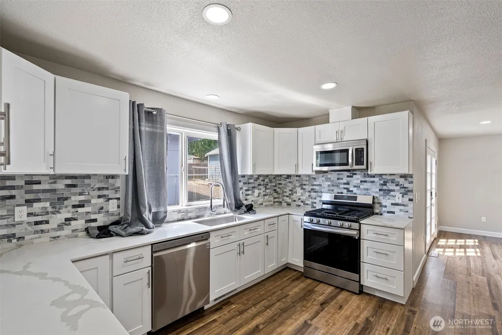 1424 West Avenue Port Orchard WA 98366