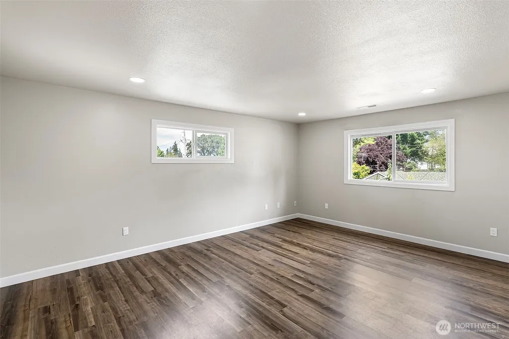 1424 West Avenue Port Orchard WA 98366