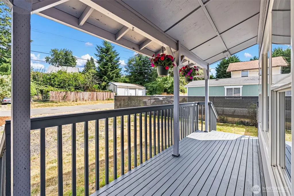 1424 West Avenue Port Orchard WA 98366