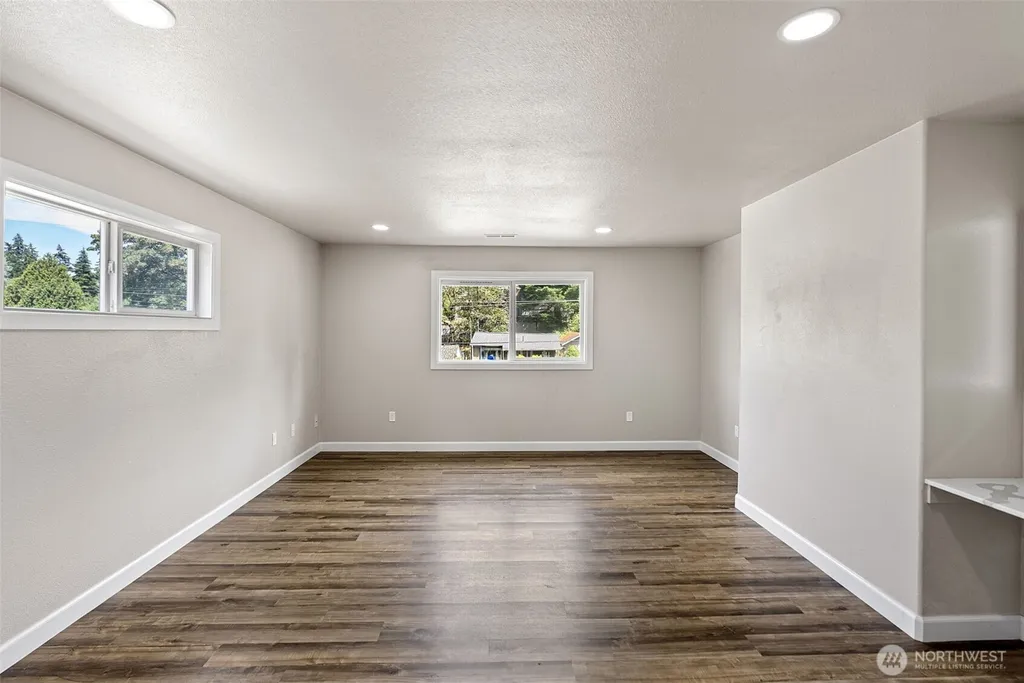1424 West Avenue Port Orchard WA 98366