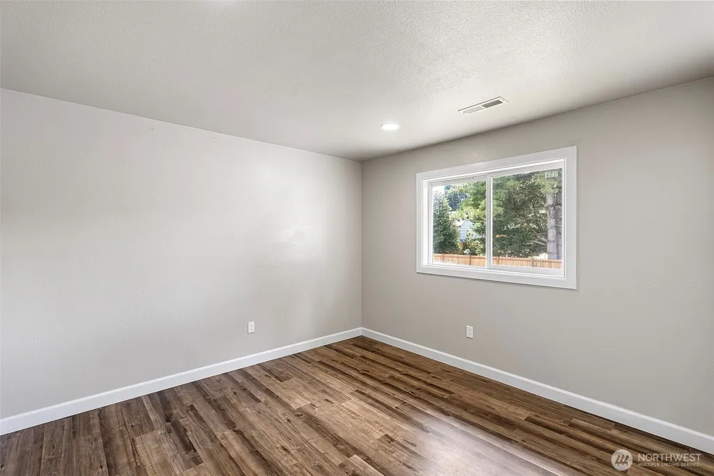 1424 West Avenue Port Orchard WA 98366