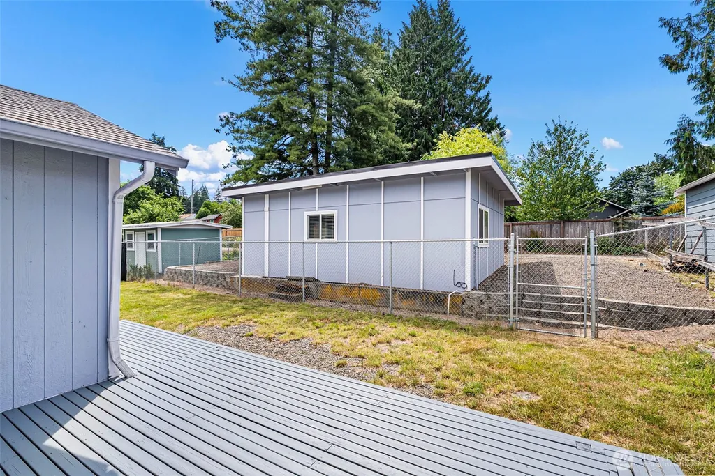 1424 West Avenue Port Orchard WA 98366
