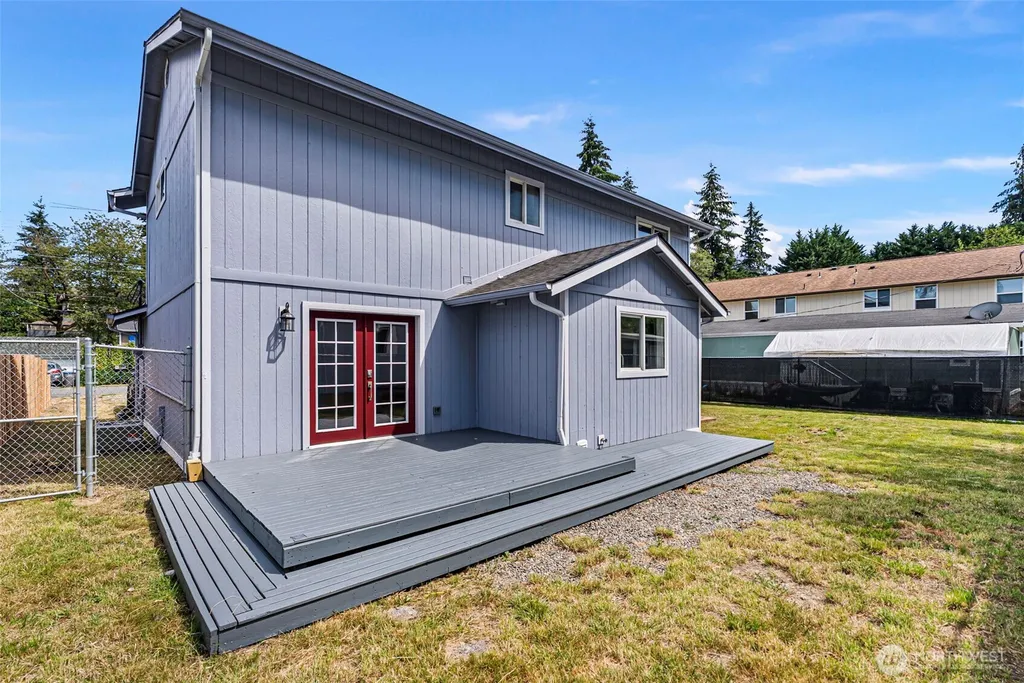 1424 West Avenue Port Orchard WA 98366