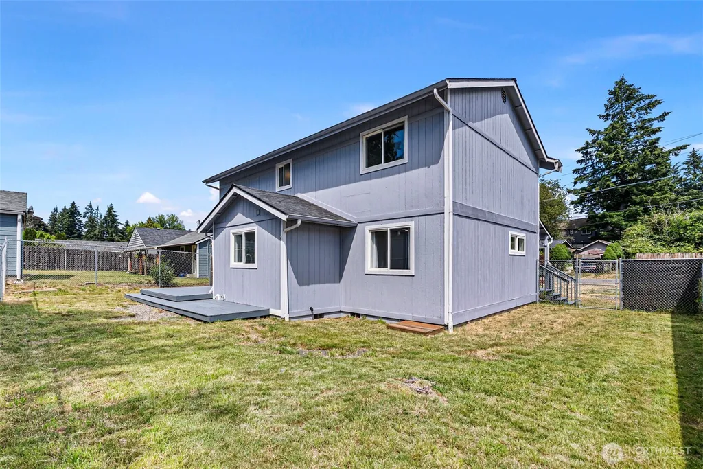 1424 West Avenue Port Orchard WA 98366