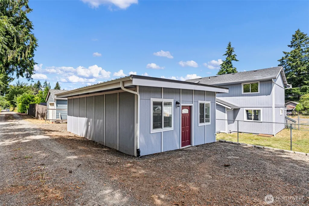 1424 West Avenue Port Orchard WA 98366
