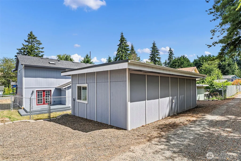 1424 West Avenue Port Orchard WA 98366