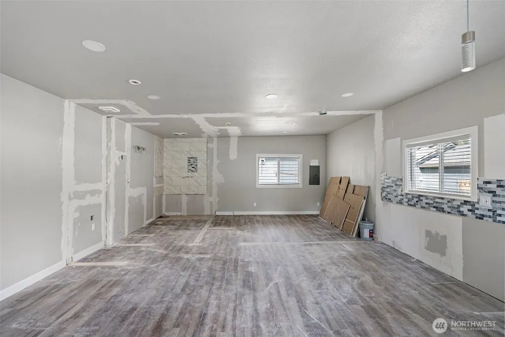 1424 West Avenue Port Orchard WA 98366