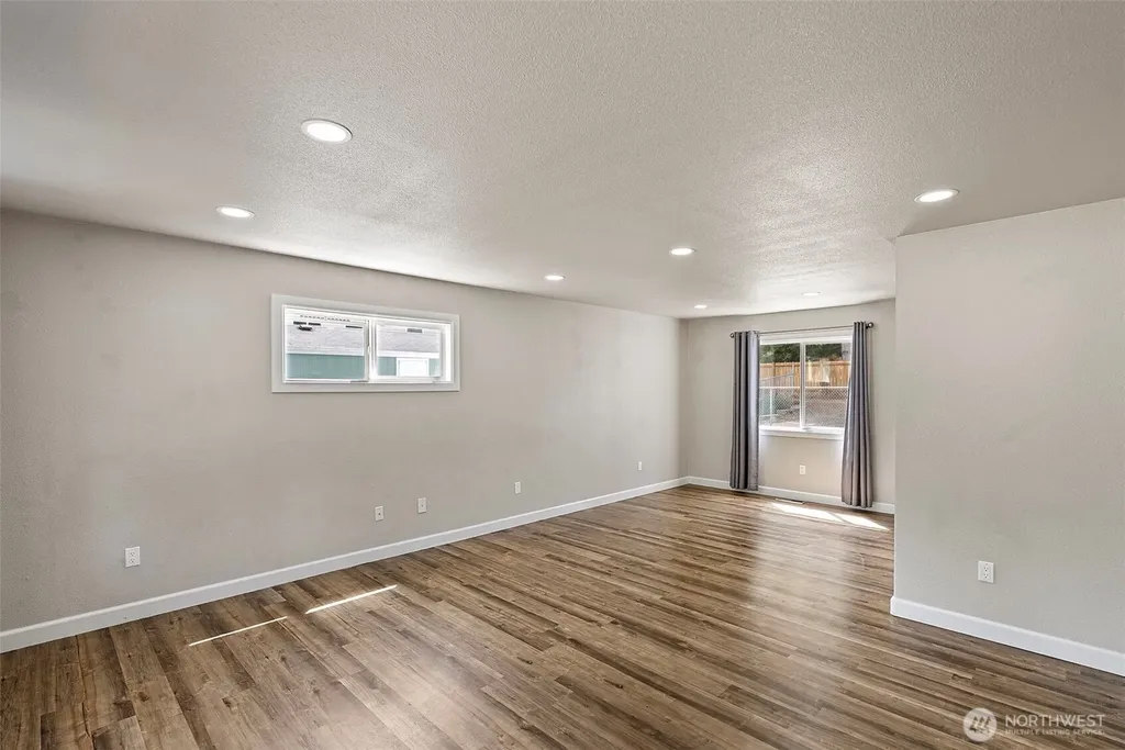 1424 West Avenue Port Orchard WA 98366