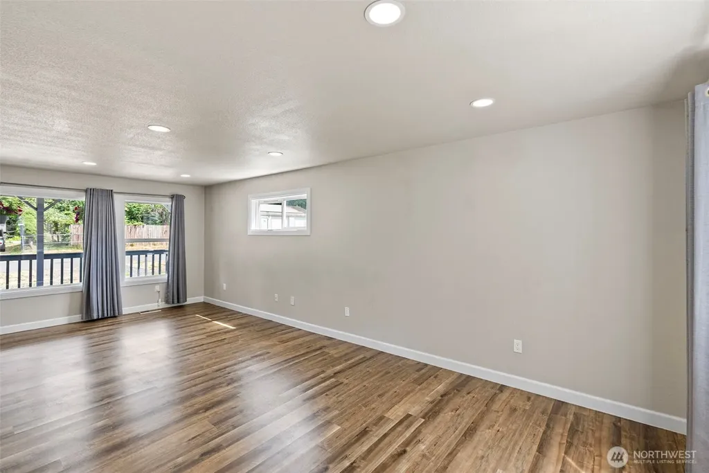 1424 West Avenue Port Orchard WA 98366