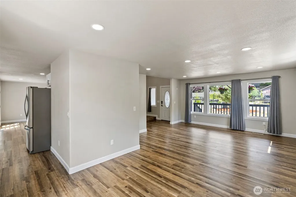 1424 West Avenue Port Orchard WA 98366