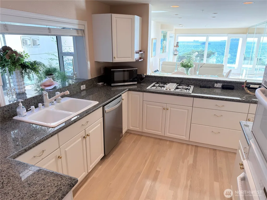 1170 SW Alki Seattle WA 98116