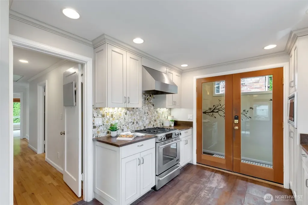 1701 N 82nd Street Seattle WA 98103